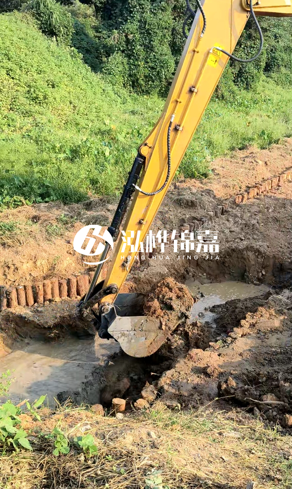 龍巖河道清淤專業(yè)施工-挖機(jī)清淤的效率怎么樣？