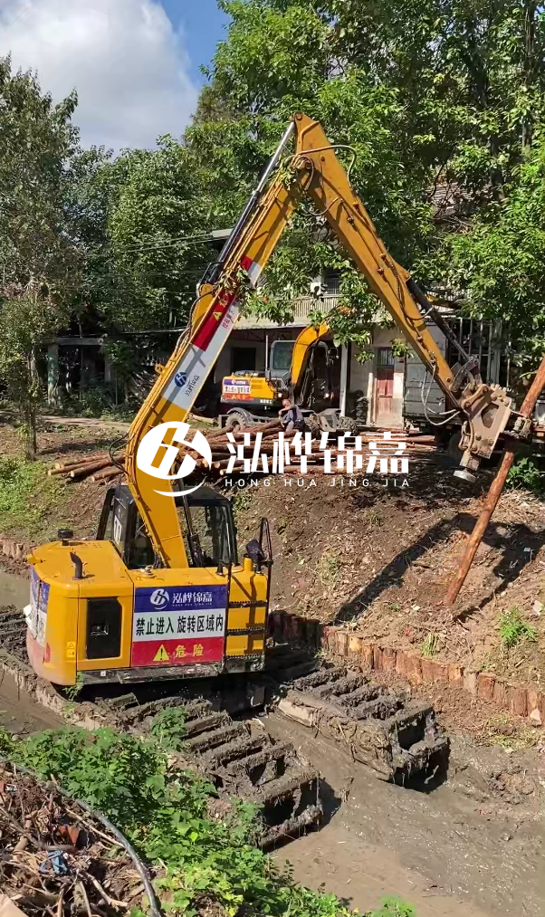 新余河道清淤專業(yè)施工-水陸挖掘機(jī)河道清淤的方式？