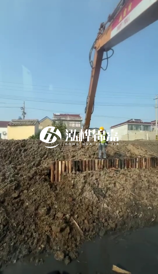 南陽挖機打木樁專業(yè)施工-打防汛木樁時選用多粗的木樁為宜？