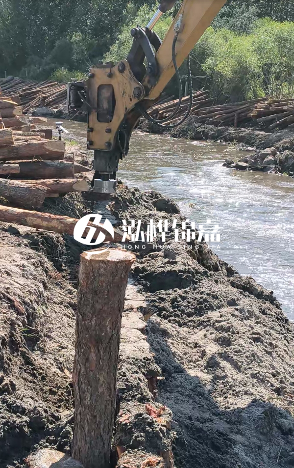 酒泉挖機(jī)打木樁專業(yè)施工-圍堰施工用松木樁可以嗎？