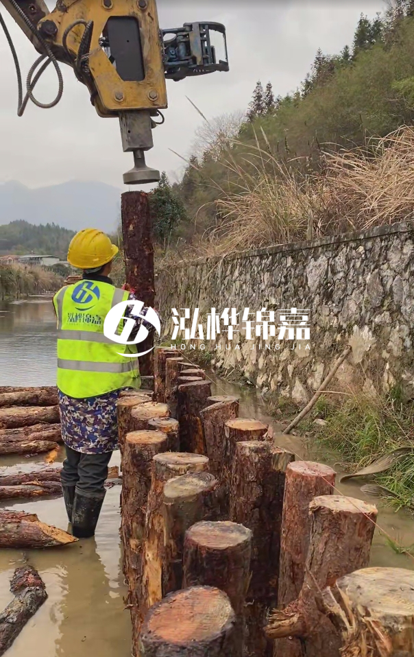松木樁護(hù)坡如何維護(hù)以延長使用壽命？做防腐可以嗎？