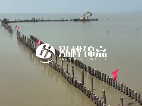 河道護坡打樁對河岸保護有何作用？河道松木樁水面需要預(yù)留多長？