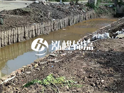 農(nóng)村最便宜的護坡做法-松木樁護坡靠譜嗎？