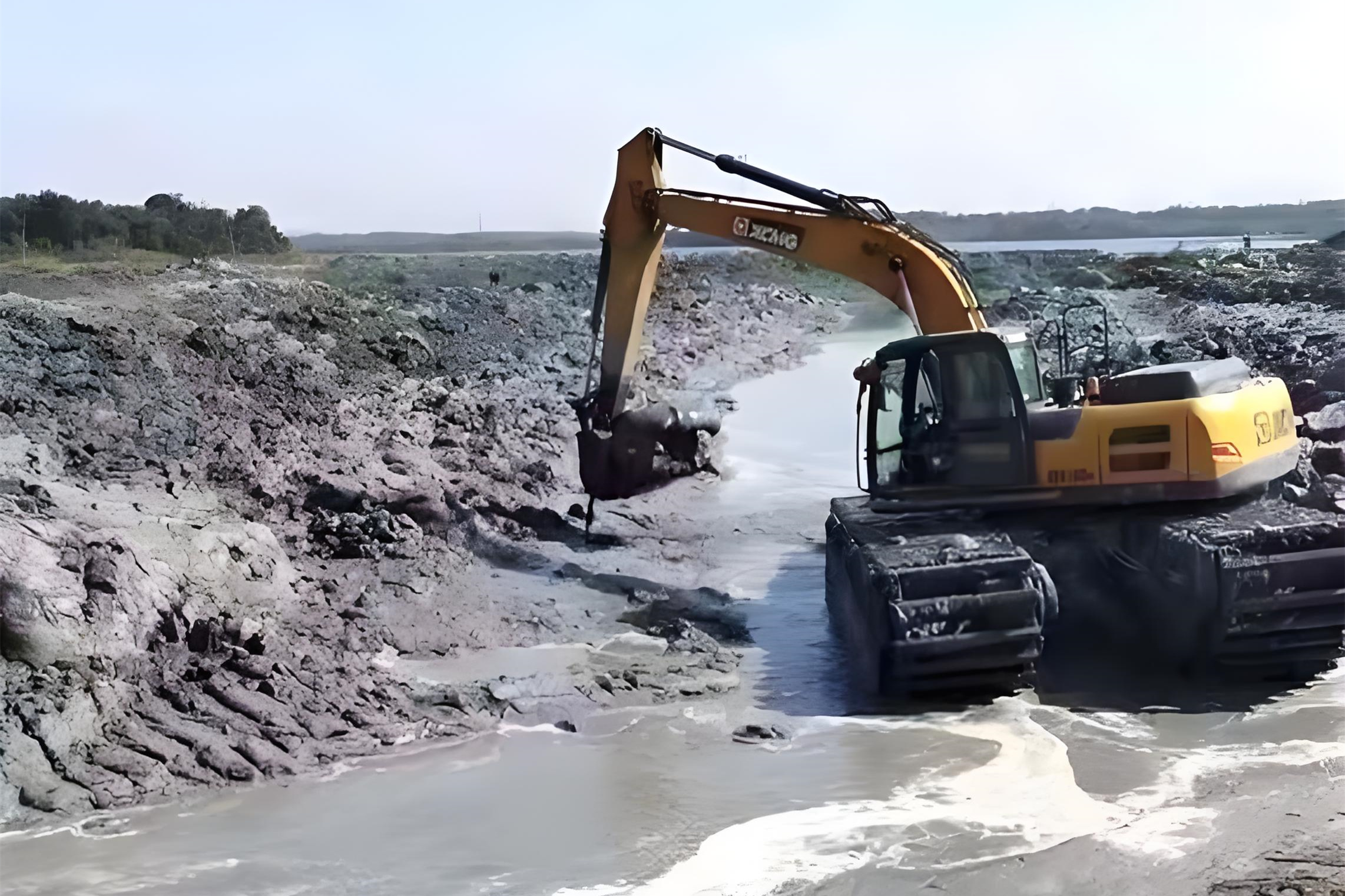 安徽水挖清淤團(tuán)隊泓樺錦嘉-挖機(jī)怎么清理魚塘淤泥？