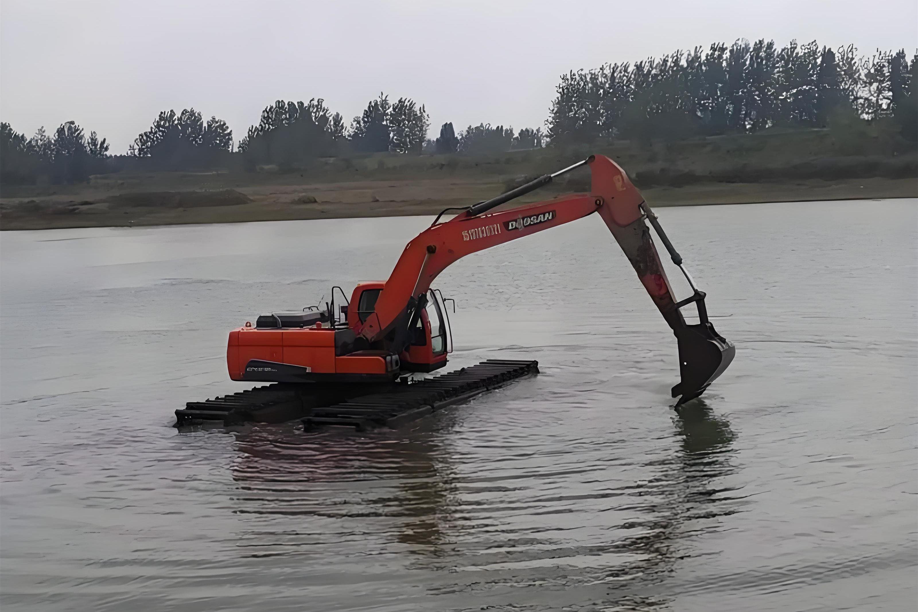 南昌水挖清淤團隊泓樺錦嘉-大面積沼澤地清淤總價一般什么范圍？