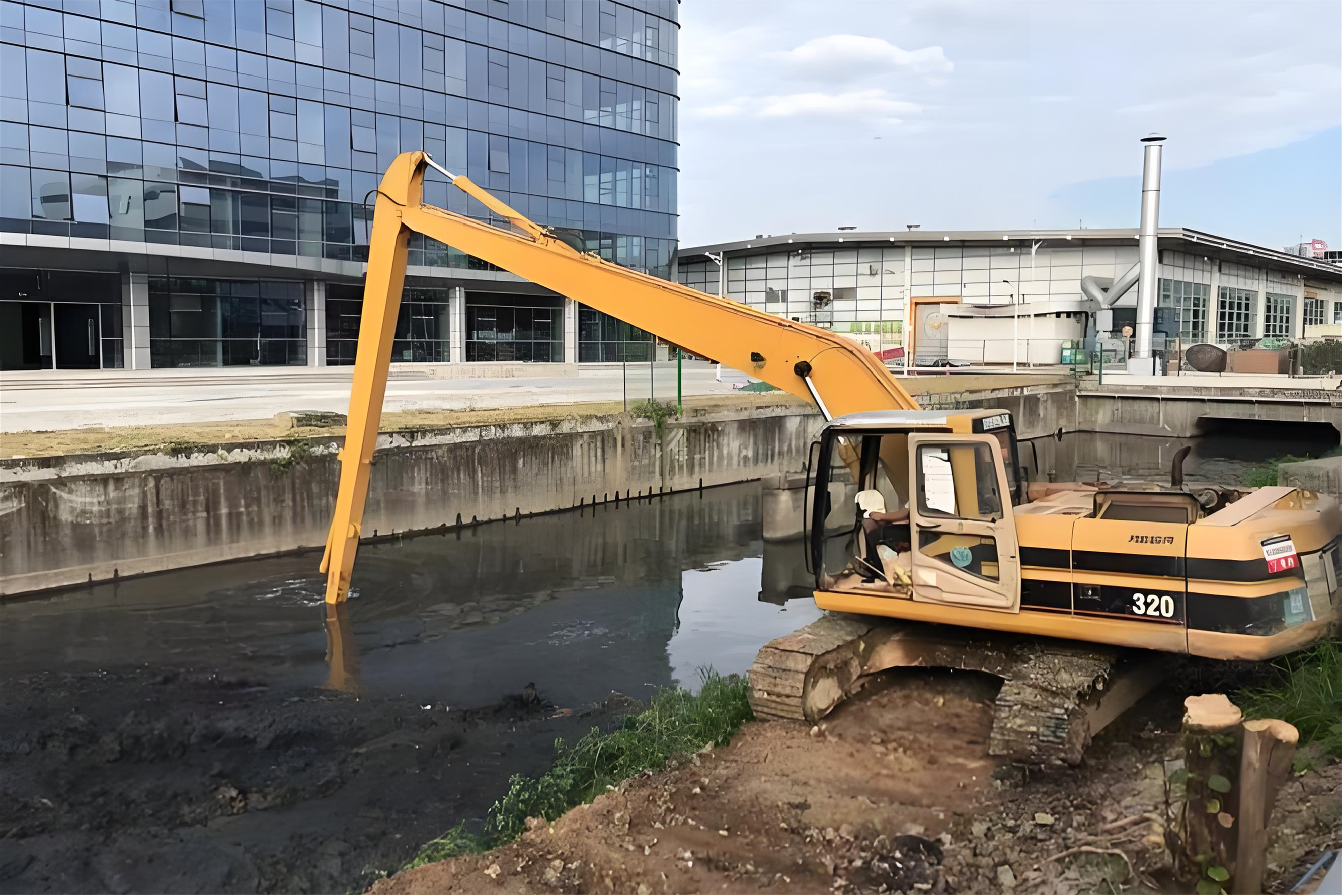 山西臨汾水挖清淤團隊泓樺錦嘉-水庫清淤需要放空水嗎？