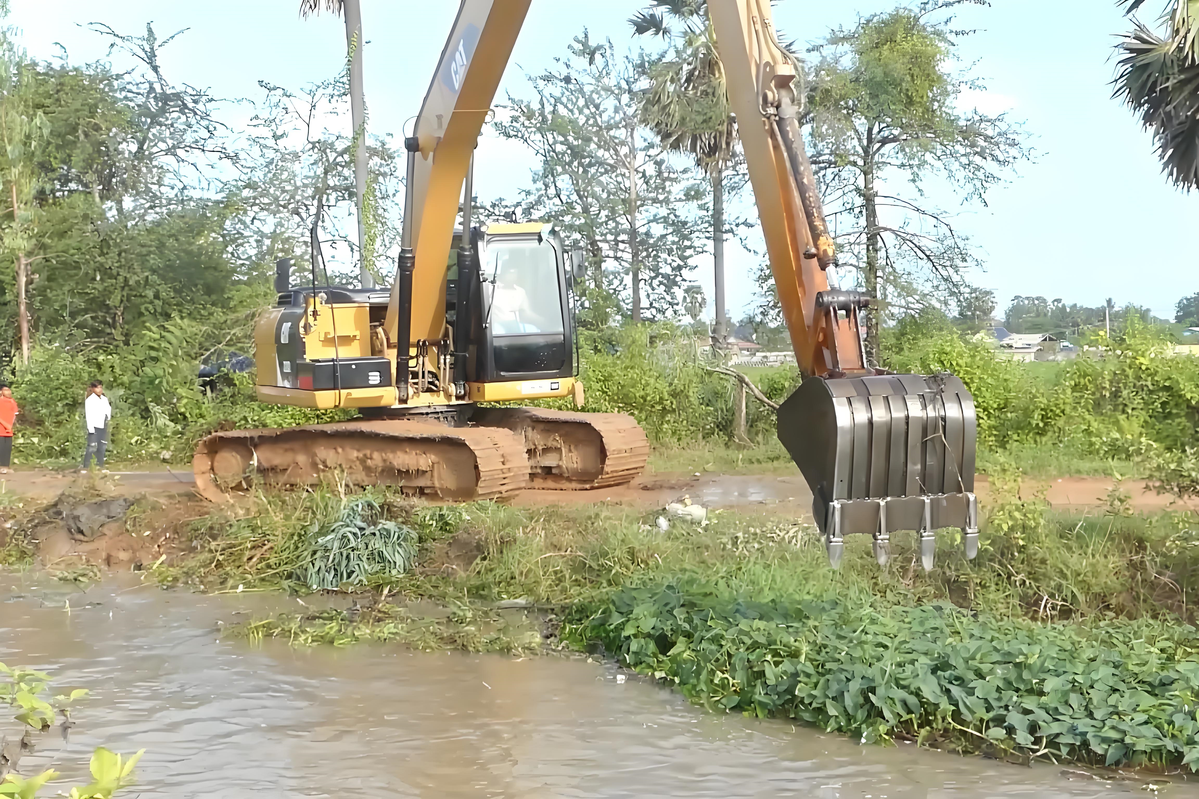 廣東佛山挖機清淤施工隊-沼澤地清淤適合在什么季節(jié)進行？?