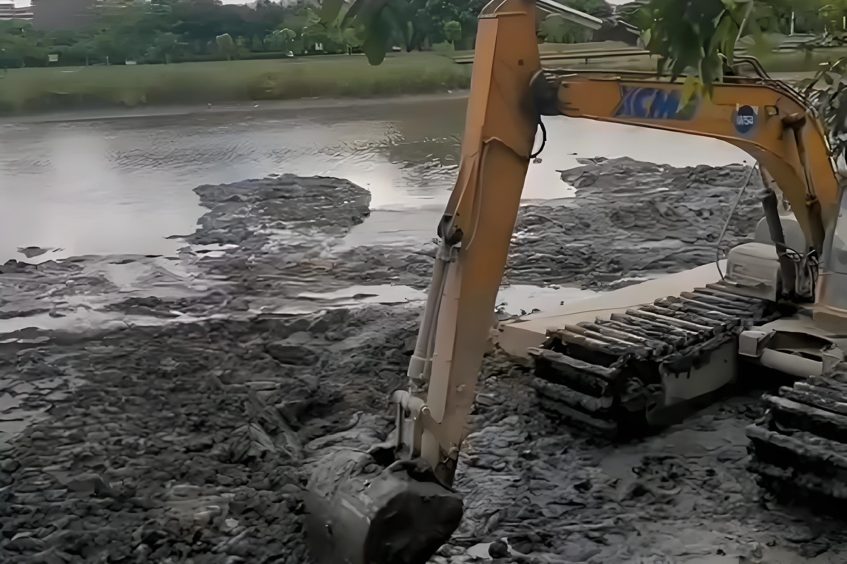 廣東東莞挖機清淤施工隊-水塘清淤需要請專業(yè)隊伍嗎？