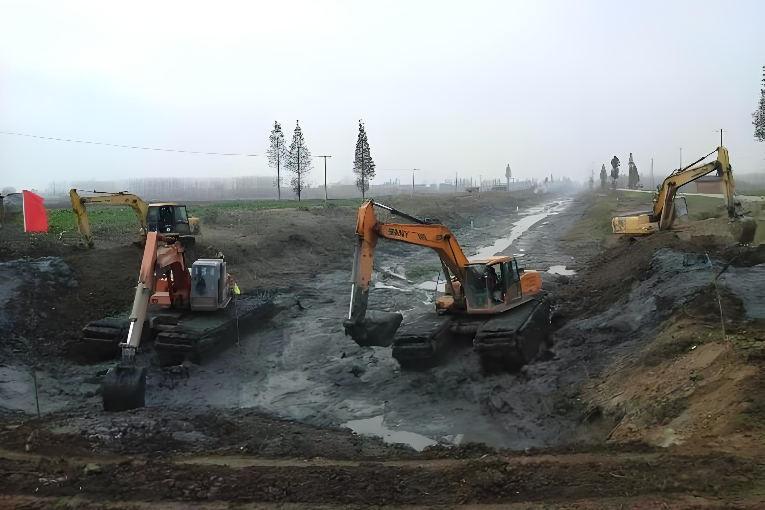 浙江溫州挖機清淤施工隊 - 沼澤地清淤可否用長臂挖機替代人工？