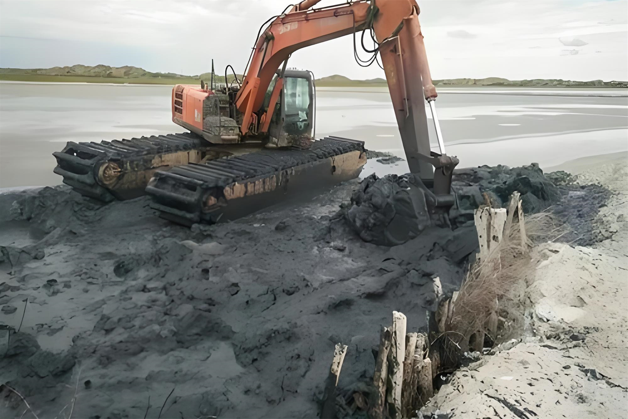 北京昌平區(qū)水上挖機清淤隊-挖機清淤效率受哪些因素影響？