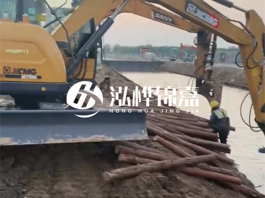 松木樁廠家泓樺錦嘉-4米和6米松木樁分別適合什么工程場景？