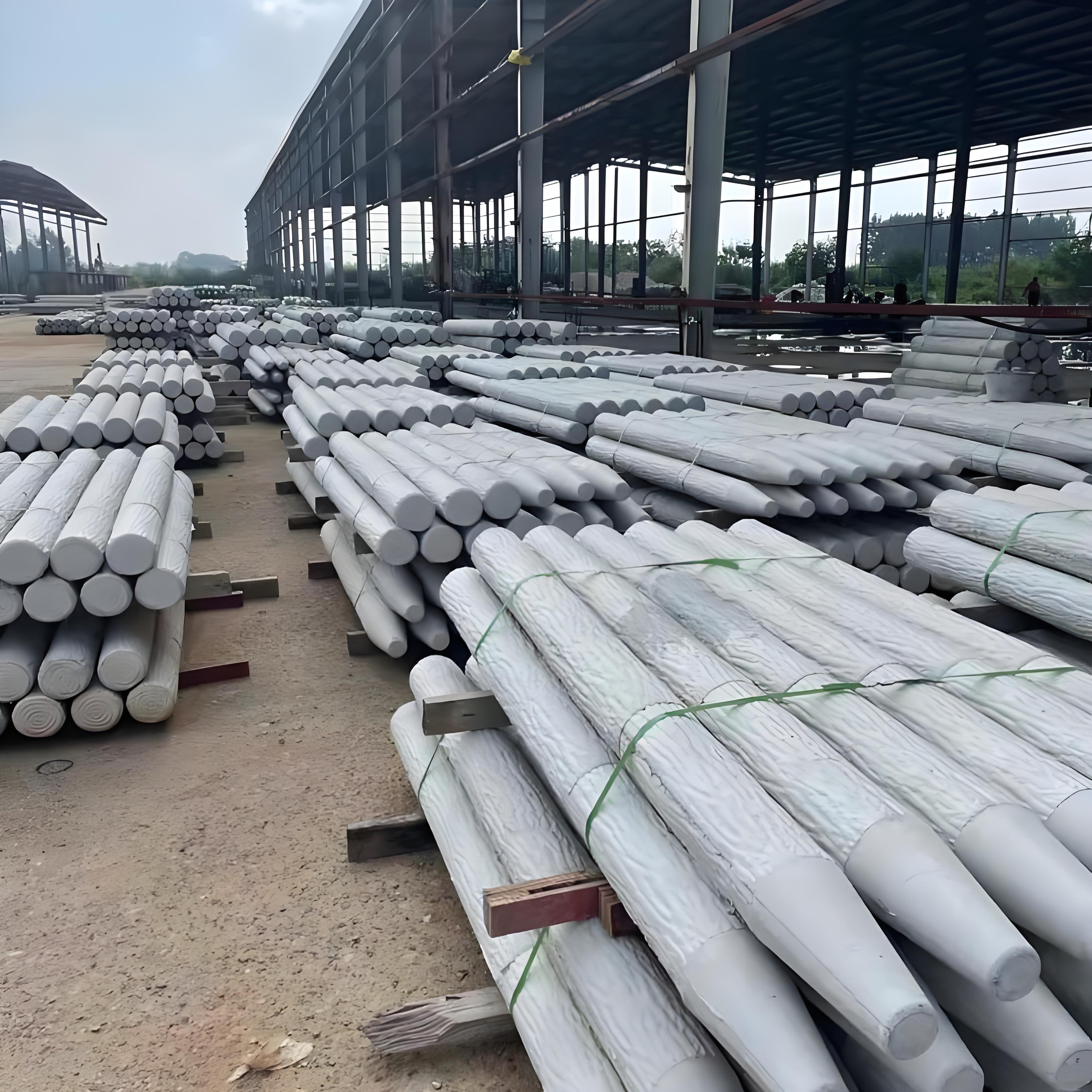 水泥仿木樁廠家泓樺錦嘉-打仿木樁需要打樁機(jī)嗎？